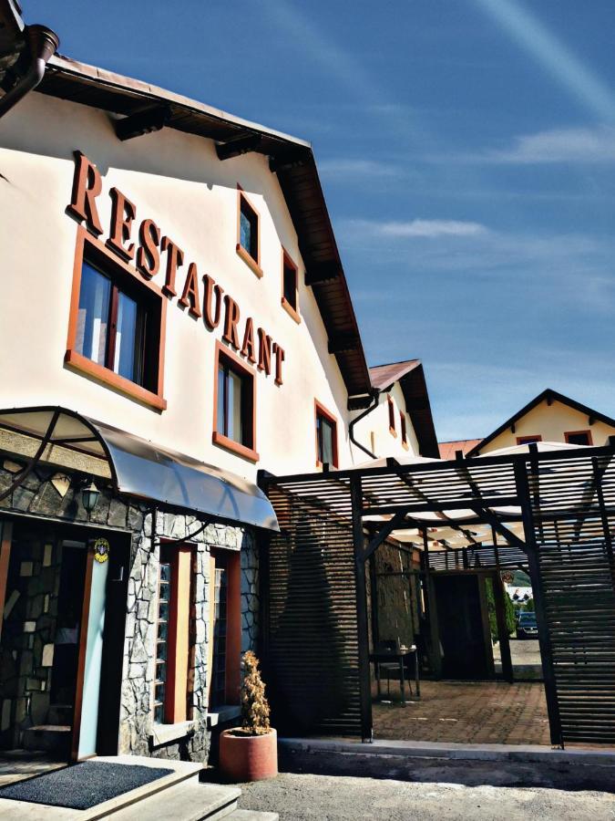 Мотель International Recola Бэнешти Экстерьер фото